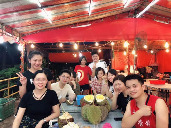团建吃榴莲,简直丧心病狂