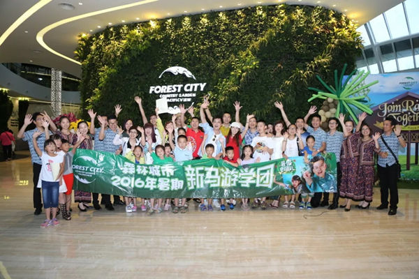 往期新马游学团:村长与家长孩子们合影留念