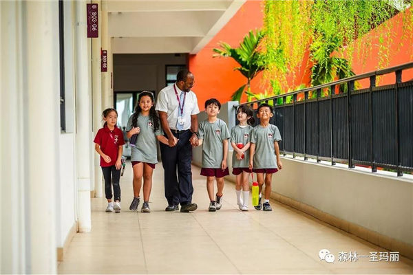 嘉德圣玛丽森林城市国际学校的学生与小孩