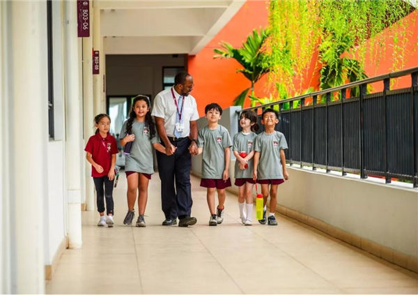 嘉德圣玛丽森林城市国际学校的老师与学生